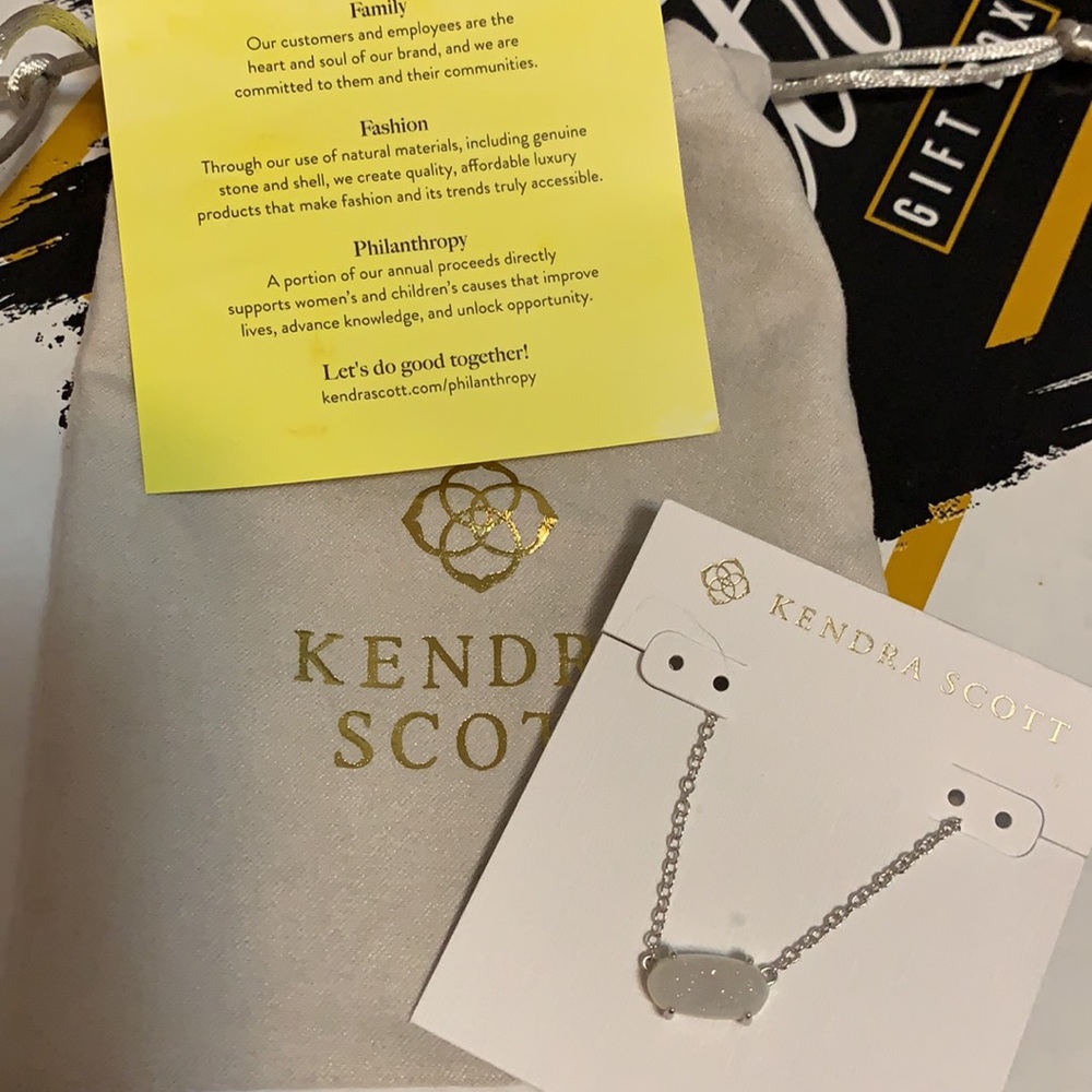 Kendra Scott necklace